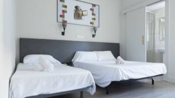 Tweepersoonskamer, privébadkamer | Verduisterende gordijnen, gratis wifi