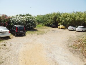 Free self-parking - Apollon Studios & Apartments (Platanias)