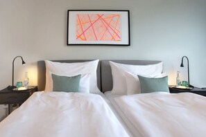 Double Room | Hypo-allergenic bedding, in-room safe, desk, blackout drapes - Hotel Rotkreuzplatz (Munich)