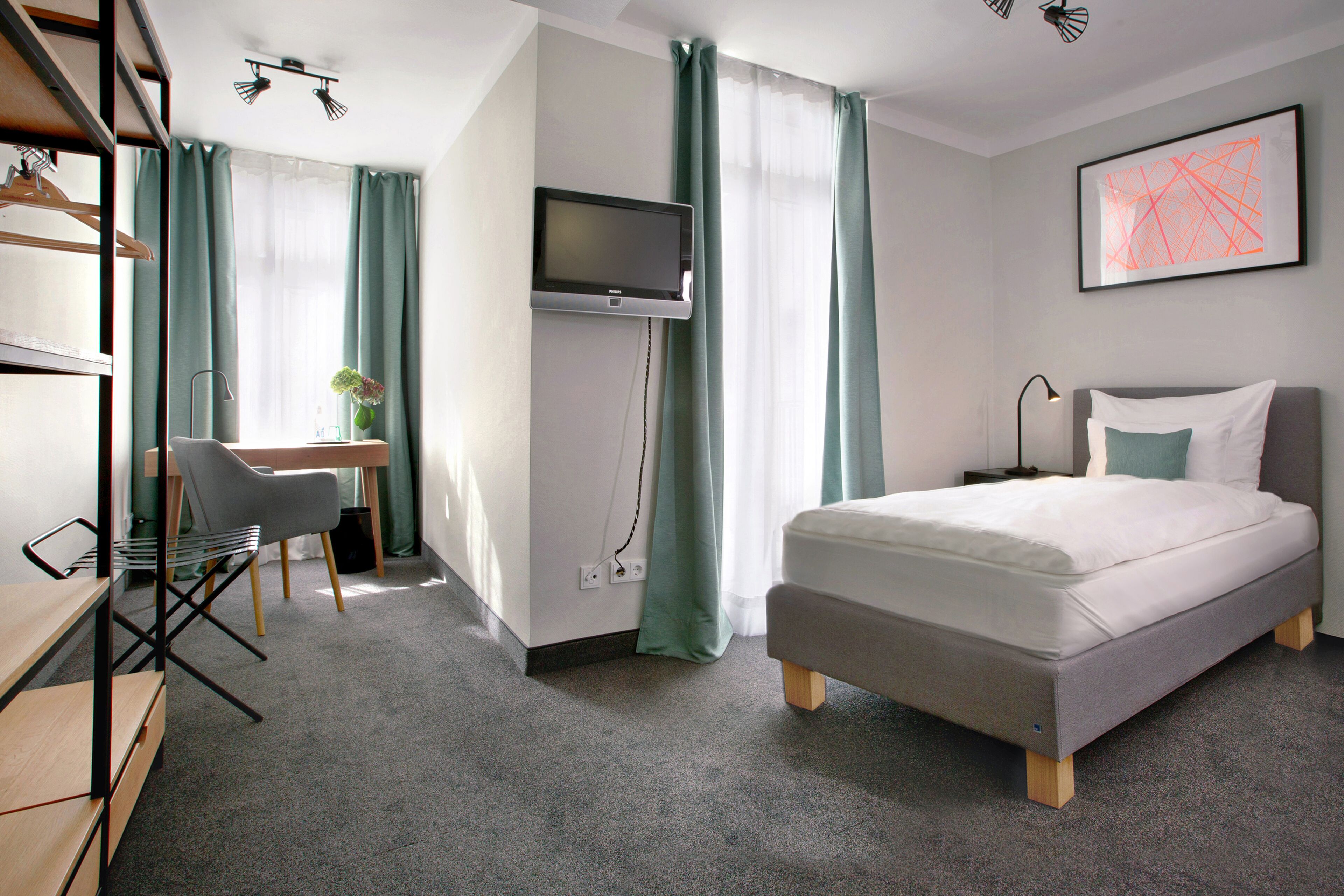 single room | 1 bedroom, hypo-allergenic bedding, in-room safe, desk