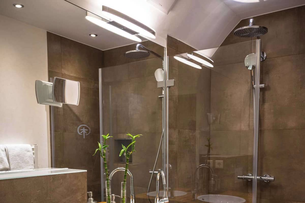 Hair dryer, towels