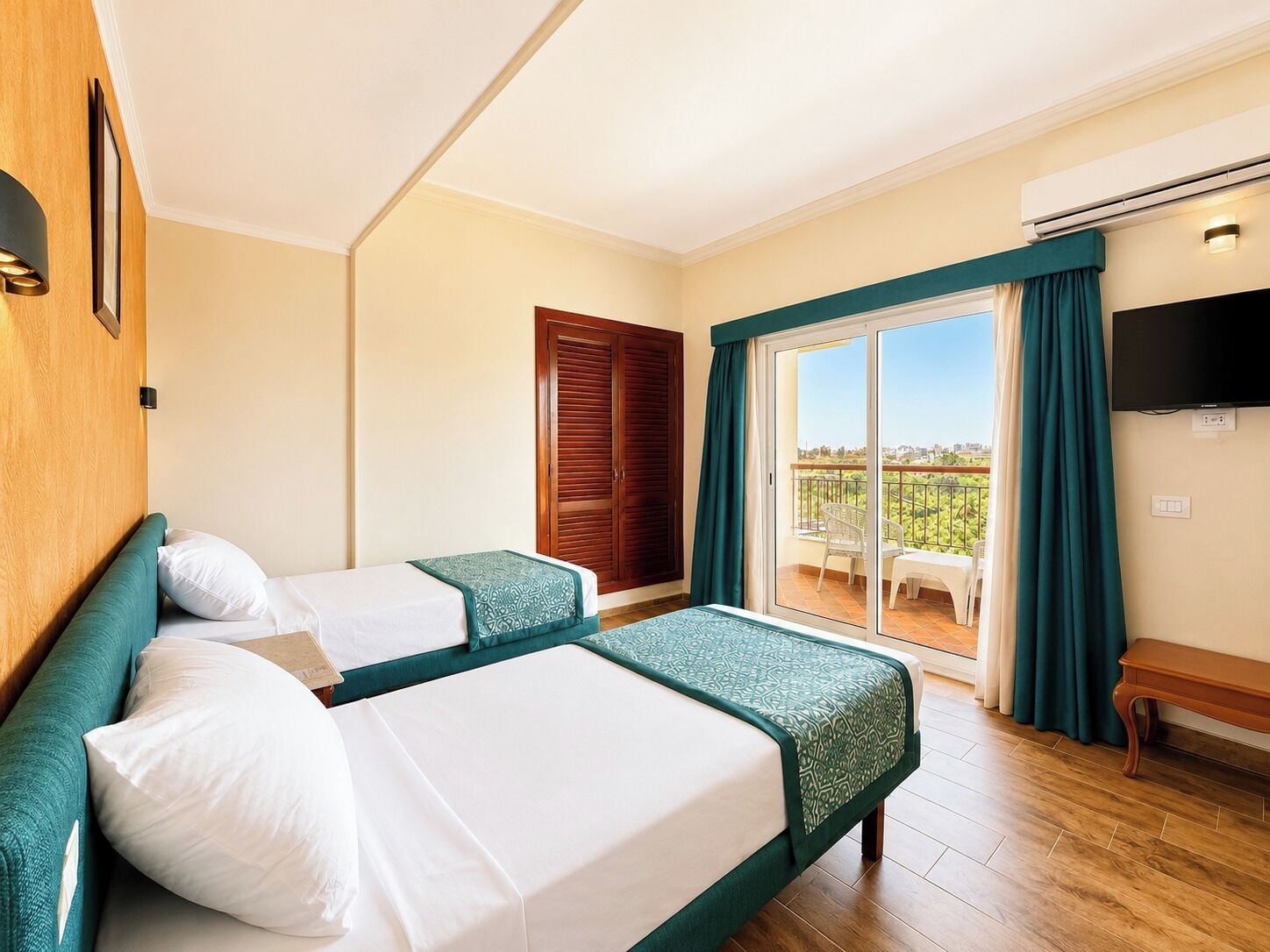 1 bedroom, minibar, soundproofing, bed sheets