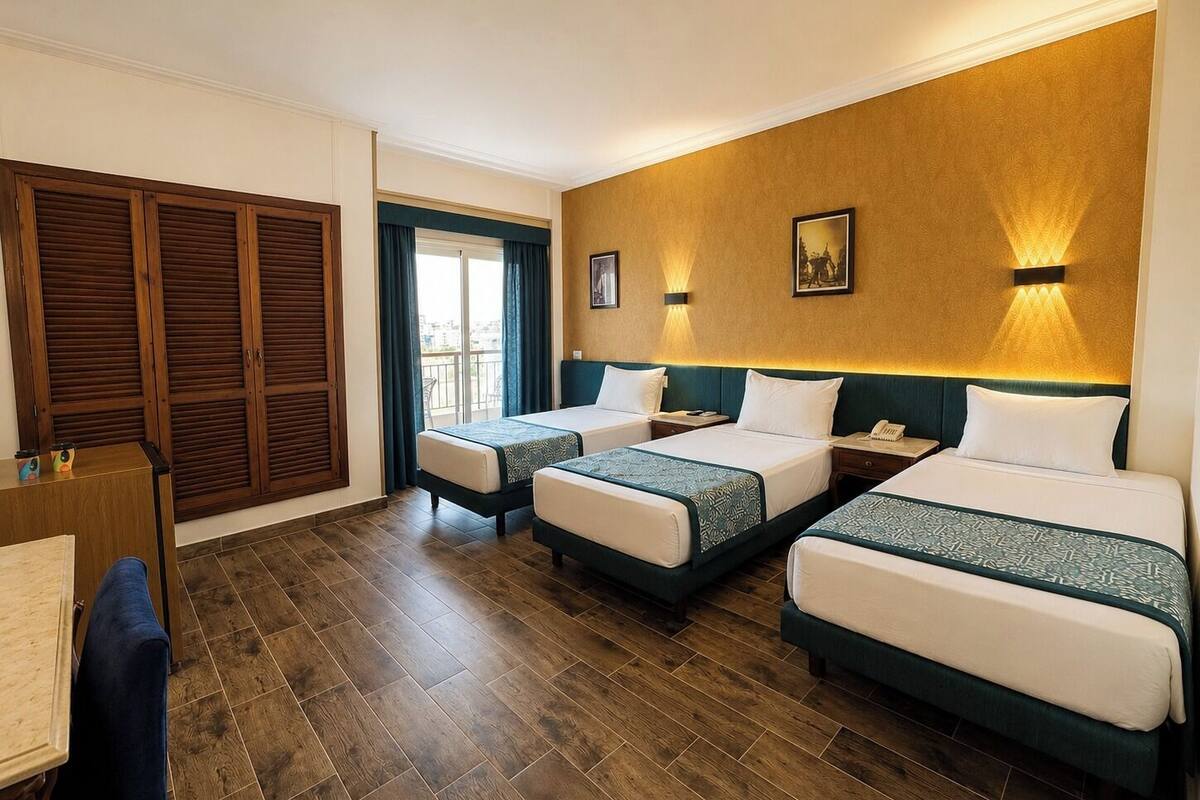 Triple Room | 1 bedroom, minibar, soundproofing, bed sheets