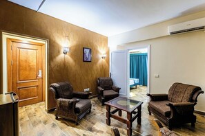 Suite | 1 habitación, minibar, insonorización y ropa de cama 