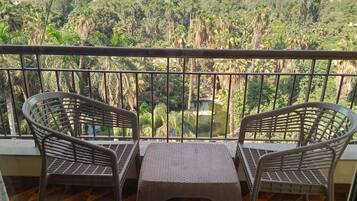 Dobbeltrom, hageutsikt | Terrasse/patio