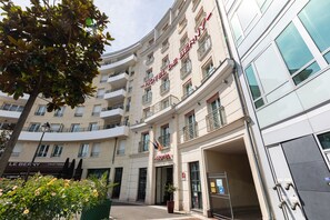 Front of property - Hôtel de Berny (Antony)