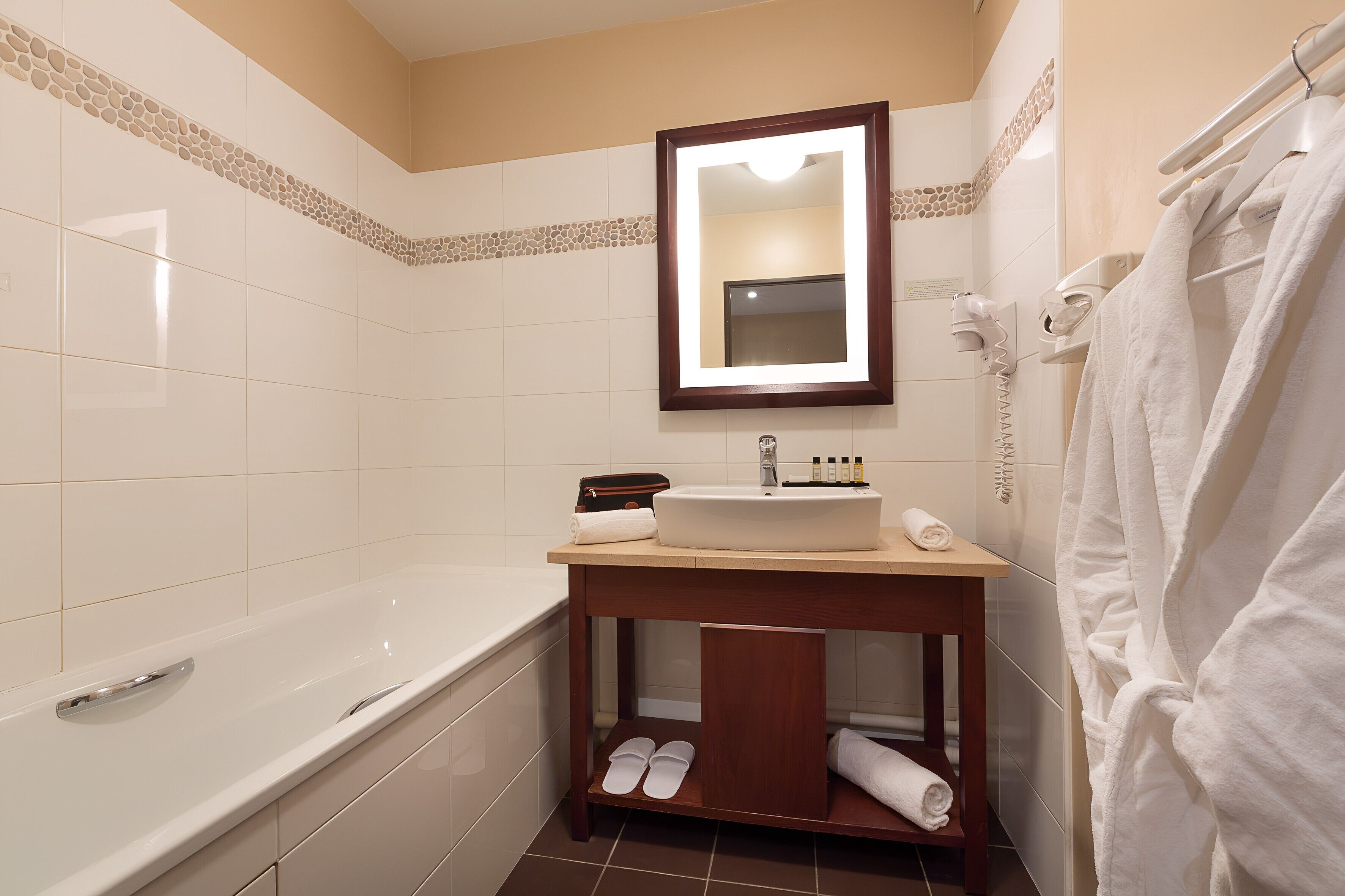 superior double room | bathroom | free toiletries, hair dryer, slippers, towels