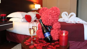 客房内保险箱、办公桌、隔音、熨斗/熨板