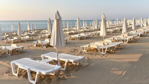 On the beach - Grifid Hotel Encanto Beach (Varna)