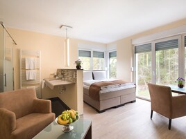 Standard Double Room | In-room safe, desk, iron/ironing board, free WiFi