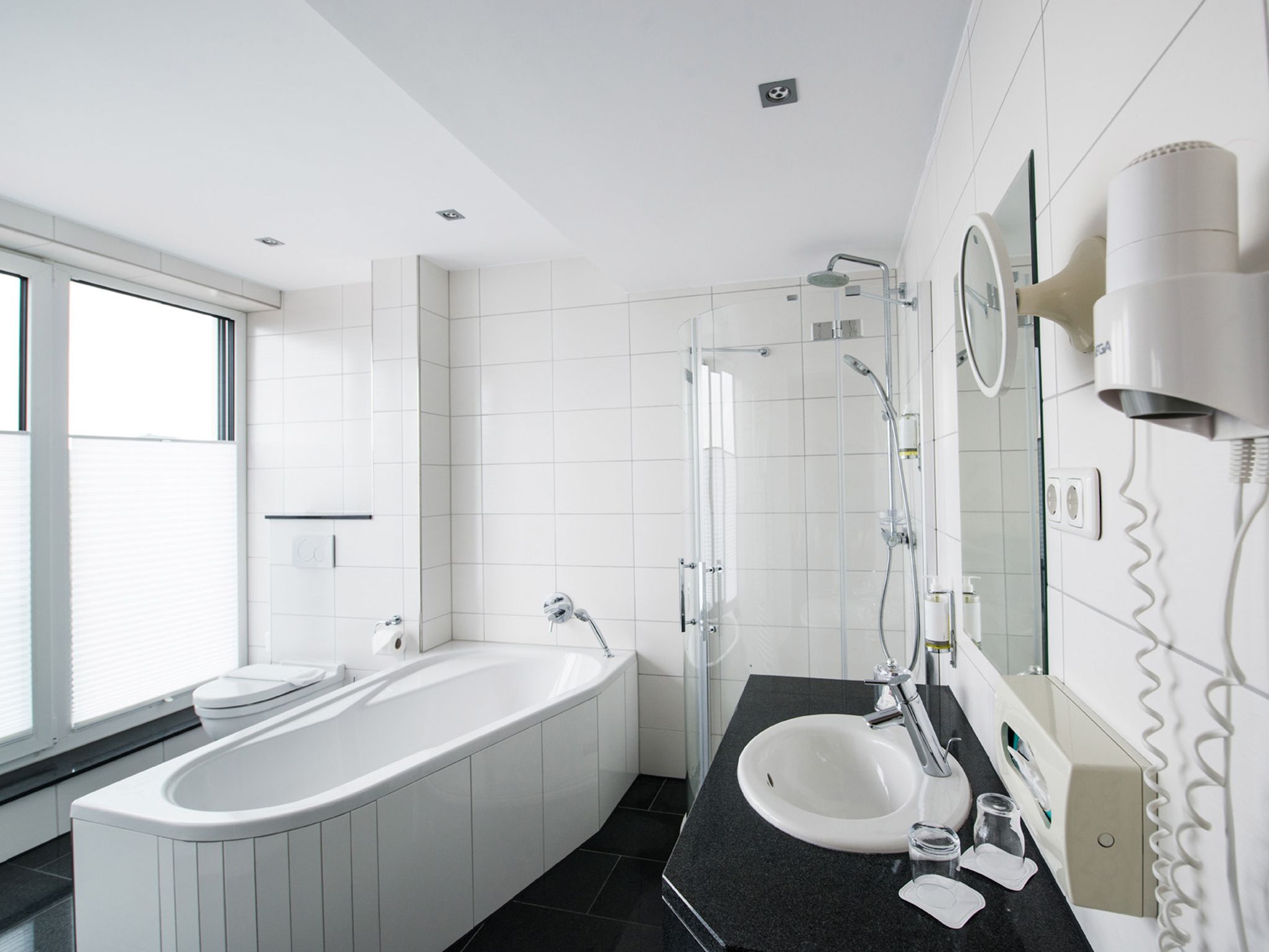 standard double room | bathroom | shower, free toiletries, hair dryer, towels