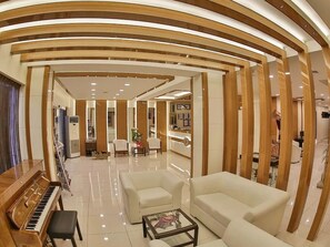 Lobby sitting area - Garni Hotel (Gaziantep)