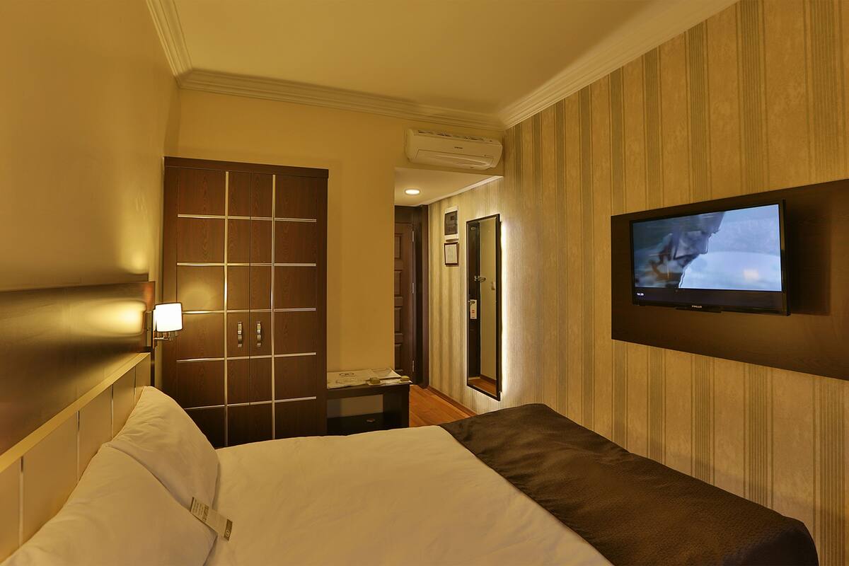 Single Room | Premium bedding, in-room safe, desk, iron/ironing board (on request)