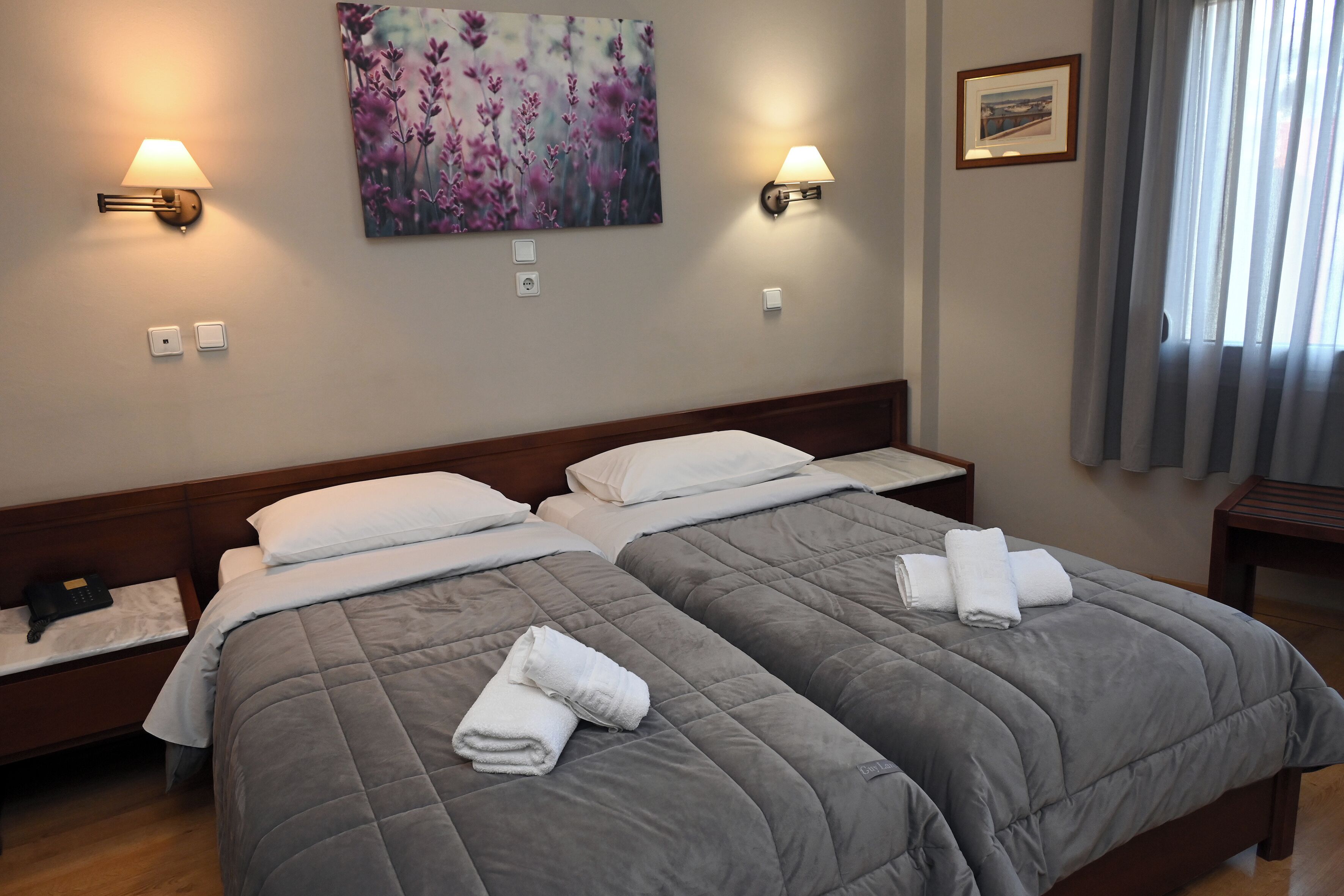 double room | desk, soundproofing, free cots/infant beds, free wifi