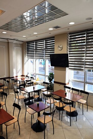 Desayuno buffet todos los días (con cargo)