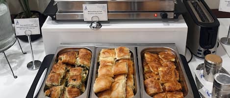 Dagelijks ontbijtbuffet (EUR 7 per persoon)