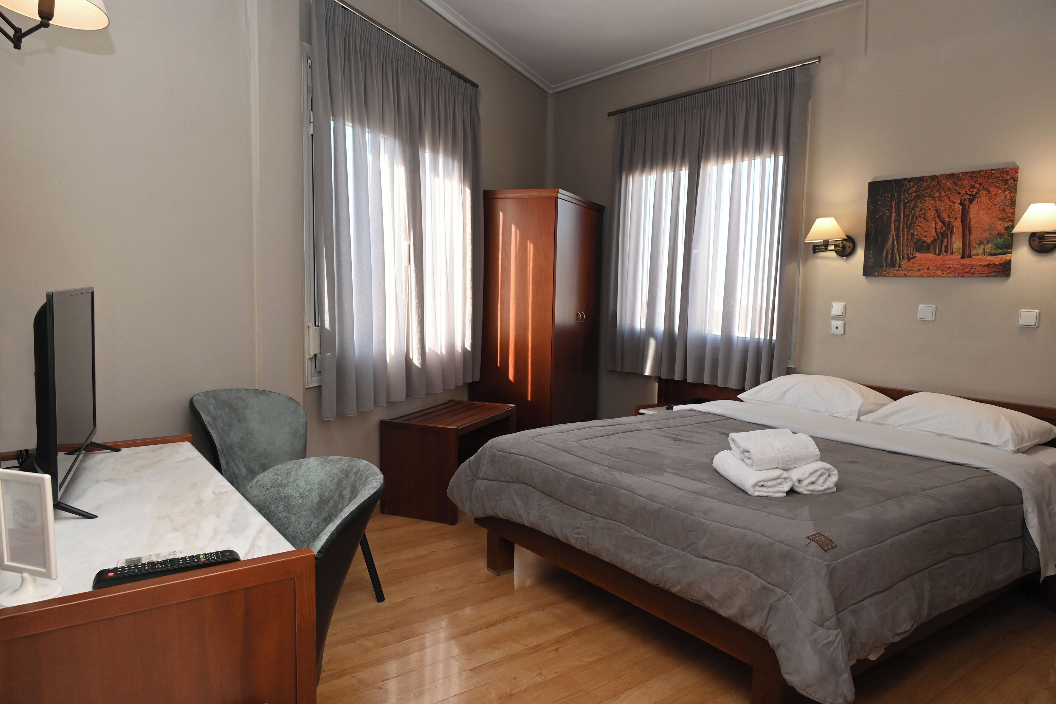 double room | desk, soundproofing, free cots/infant beds, free wifi