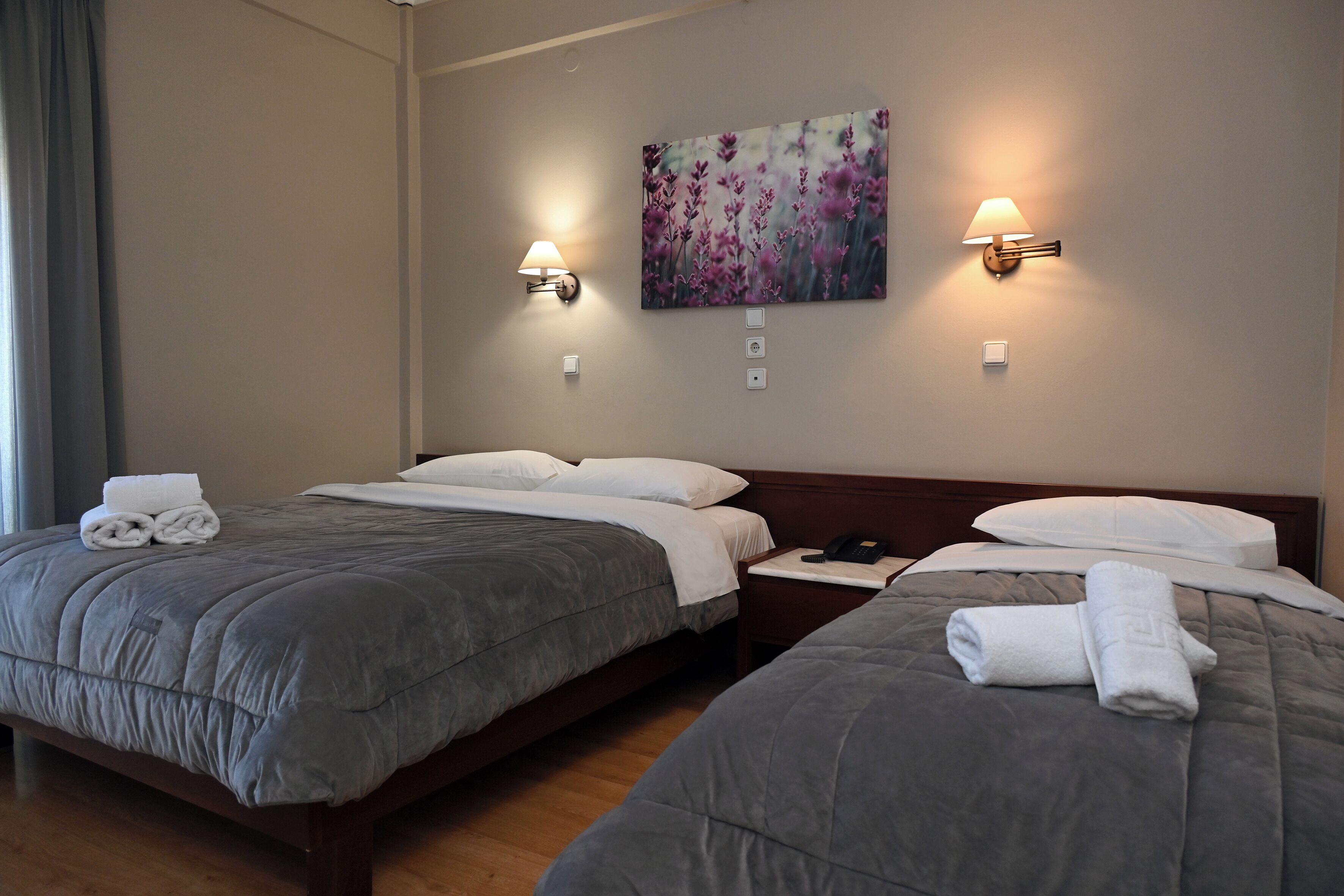 triple room | desk, soundproofing, free cots/infant beds, free wifi