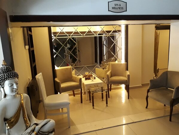 Aromaterapia, massaggi thailandesi, scrub corpo, riflessologia