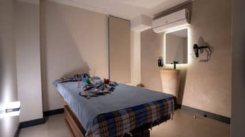 Aromatherapy, Thai massages, body scrubs, reflexology