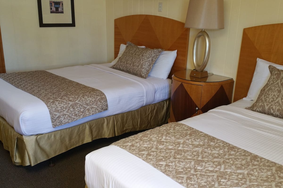 Premium bedding, iron/ironing board, WiFi