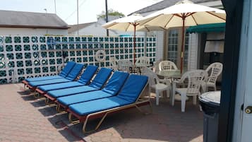 Outdoor pool, sun loungers