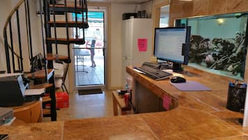 Mostrador para check-in y check-out