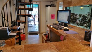 入住/退房自助服务终端