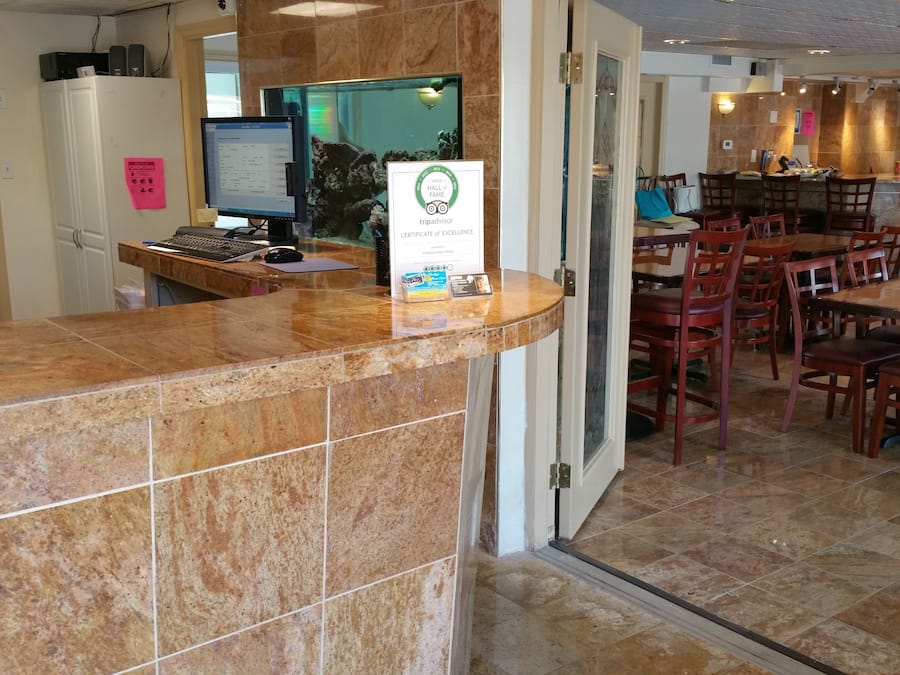 Lobby lounge