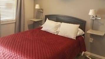 Habitación, 1 cama Queen size | Cortinas blackout, wifi gratis y ropa de cama