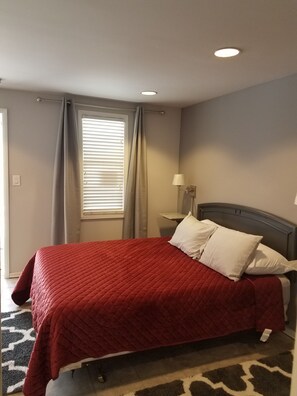Cortinas blackout, wifi gratis y ropa de cama 