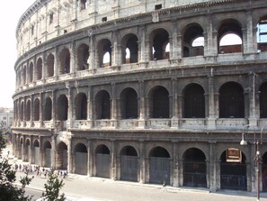 A large, historic stone structure with multiple arches and columns, likely a tourist attraction. - B&B Lost In Rome (Rome)
