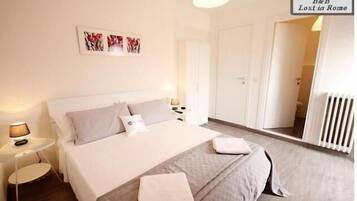 Caja fuerte, escritorio, tabla de planchar con plancha y cunas gratuitas