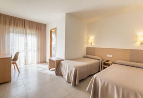 10 habitaciones, escritorio y cortinas blackout 