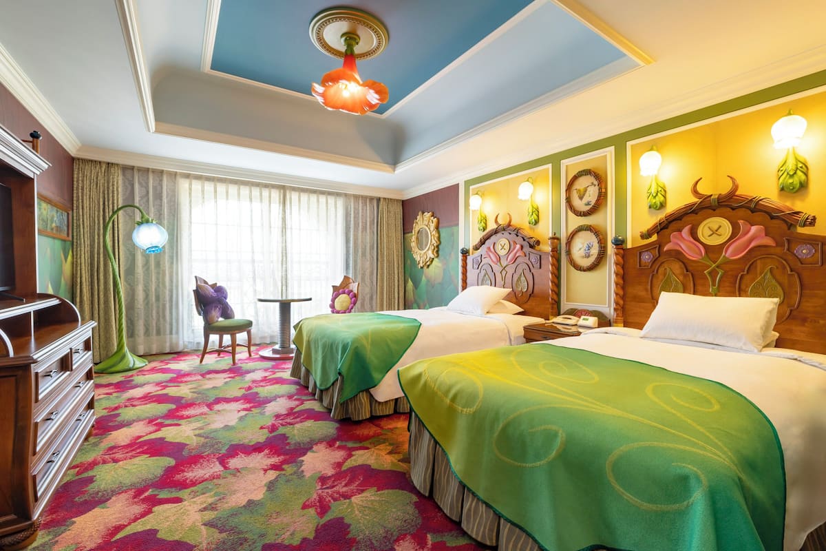 Down duvets, in-room safe, blackout curtains, free WiFi