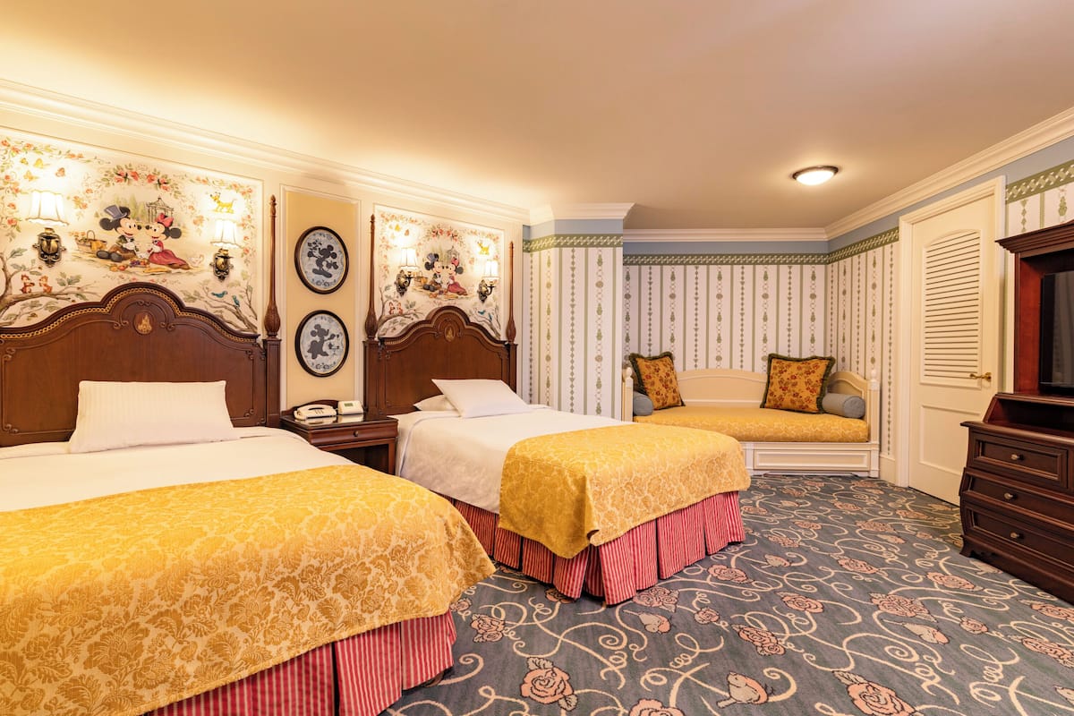 Standard Family Room (Park View/5th-9th Floors/Non Smoking) | Down comforters, in-room safe, blackout drapes, free WiFi