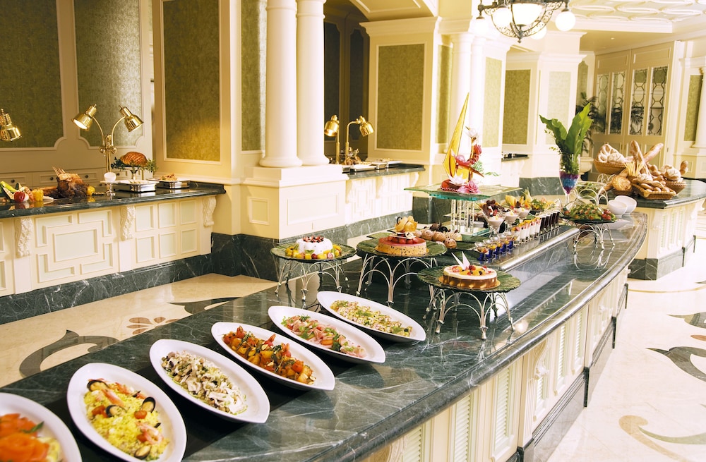 Tokyo Disneyland Hotel by null