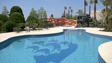 Seasonal outdoor pool