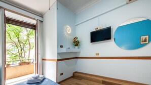 Sengetøy av topp kvalitet, safe på rommet og skrivebord