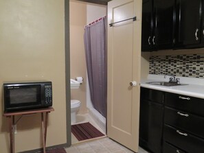 Comfort Room, 1 Queen Bed, Patio | Bathroom - Pillow Talk Motel (Wellington)