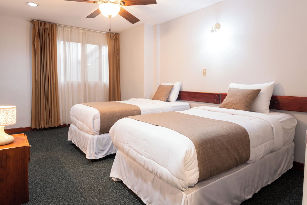 Familiar Superior 2R | 1 quarto, roupas de cama premium, edredons de pluma