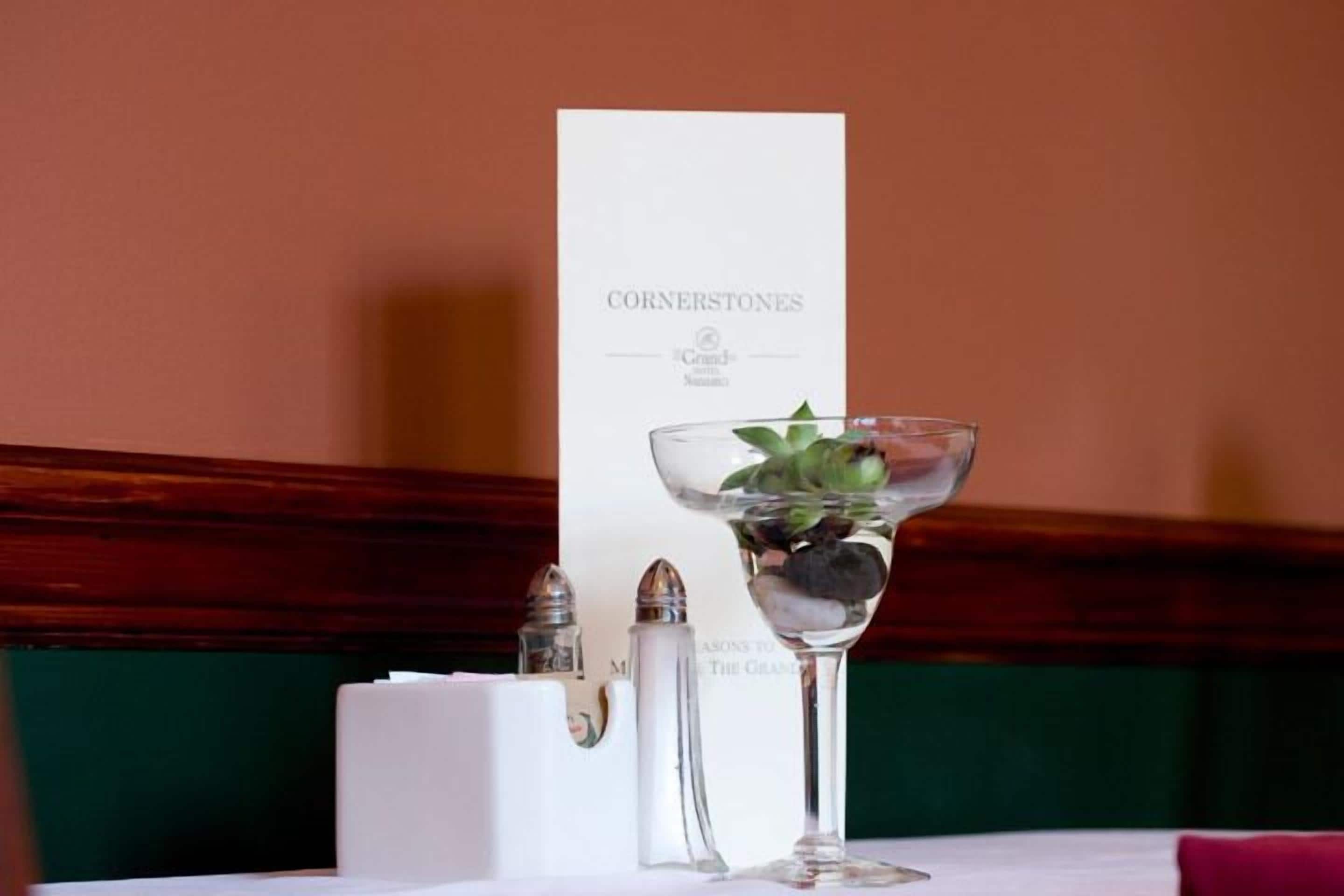 lunch, dinner and brunch served