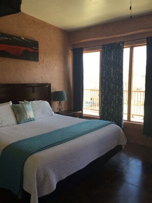 Desk, iron/ironing board, free WiFi, bed sheets - La Posada Pintada (Bluff)