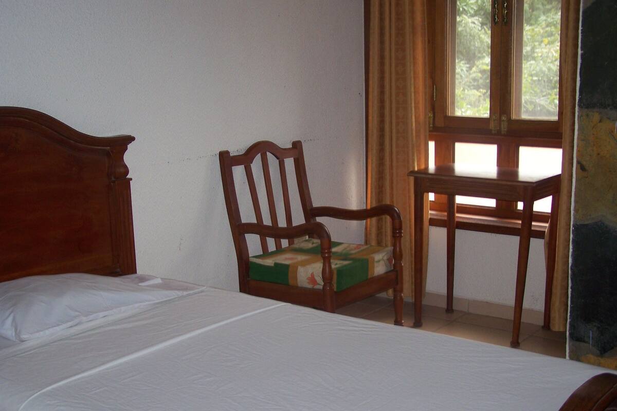 In-room safe, free WiFi