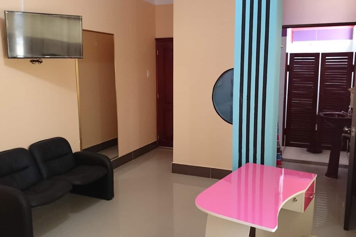 soundproofing, free wifi