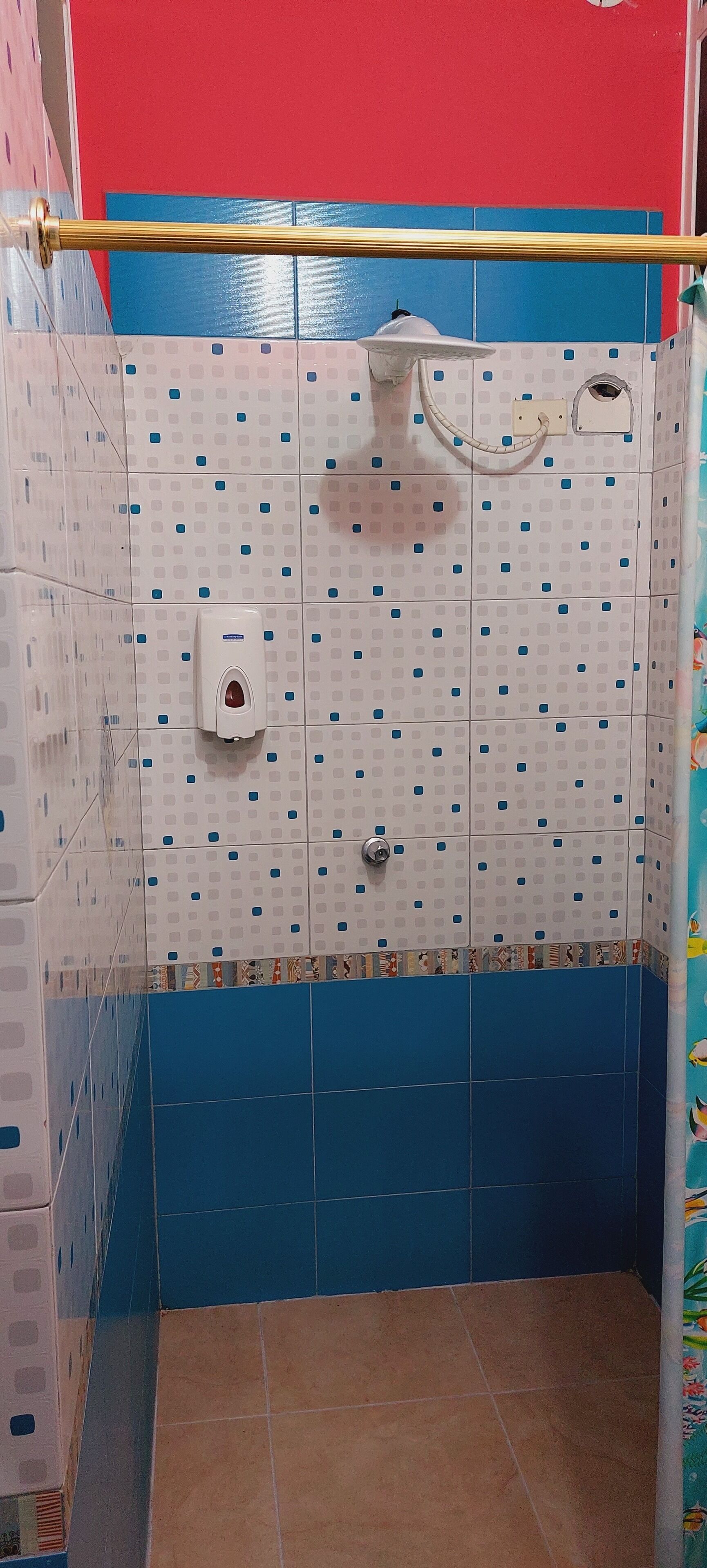 romantic single room, multiple bedrooms, courtyard view | bathroom | free toiletries, hair dryer, towels