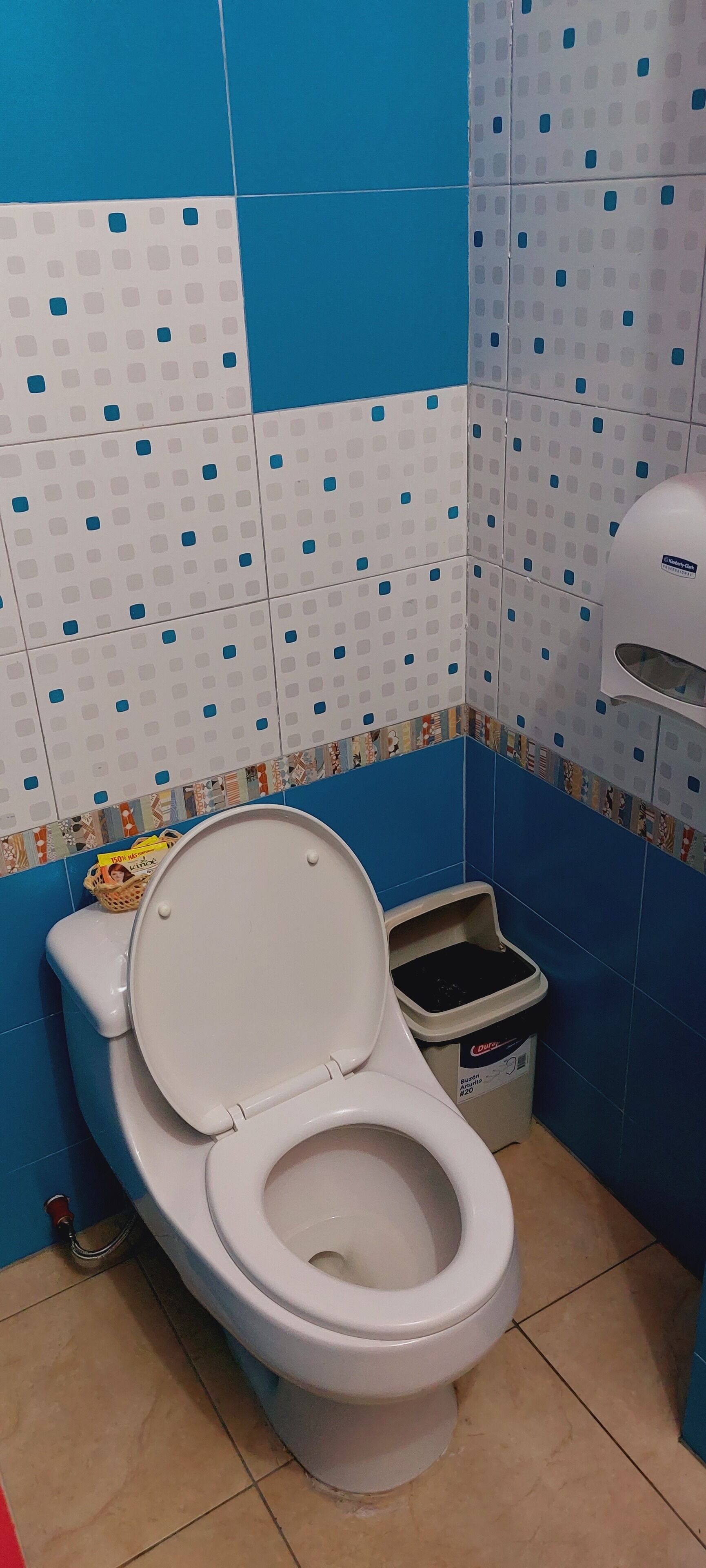 romantic single room, multiple bedrooms, courtyard view | bathroom | free toiletries, hair dryer, towels