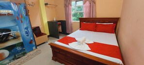 Standard Double Room | Bathroom | Free toiletries, hair dryer, towels