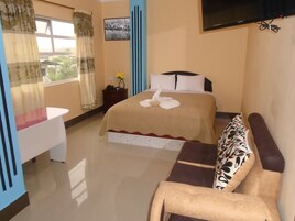 Exclusive Studio, 1 King Bed with Sofa bed | Soundproofing, free WiFi