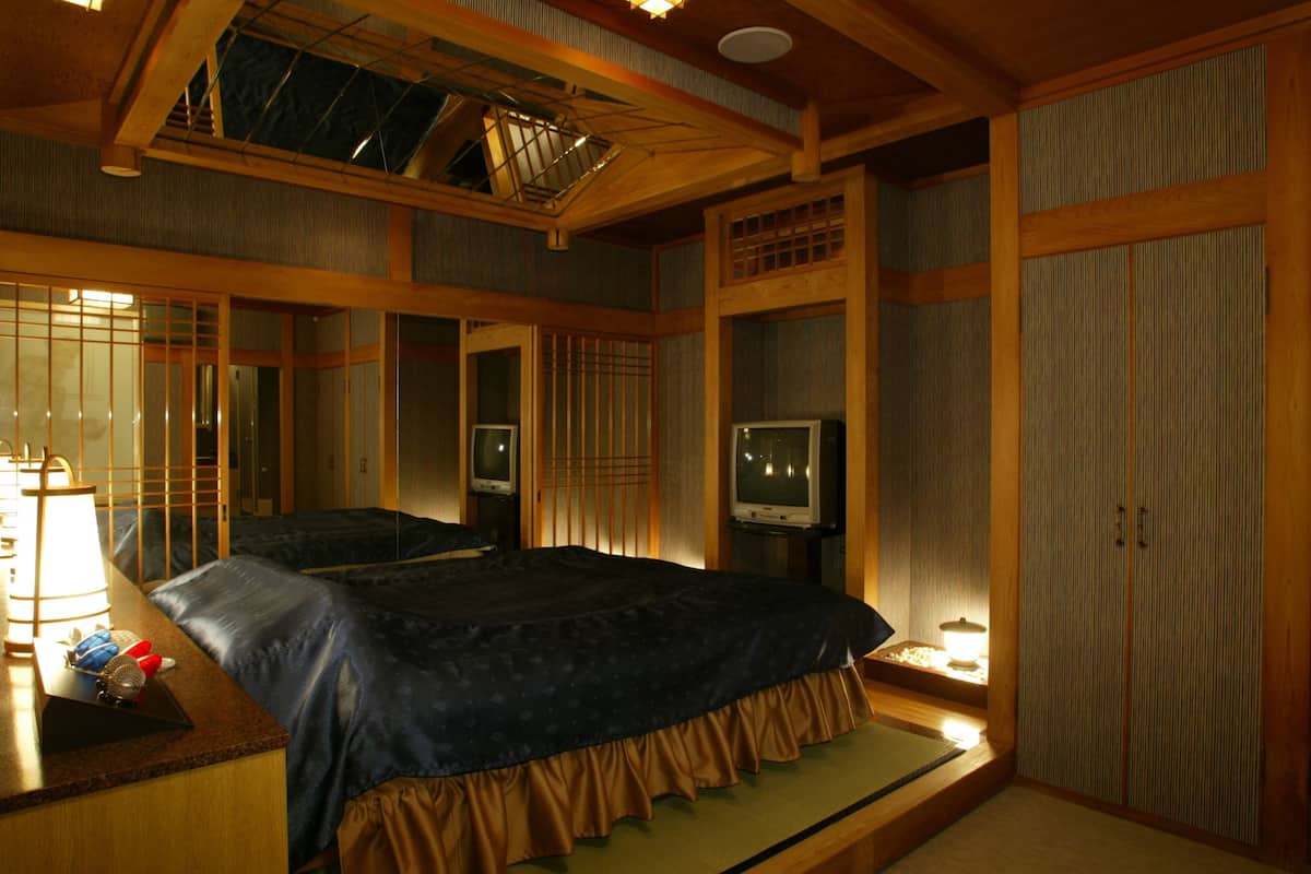 individually decorated, individually furnished, free wifi